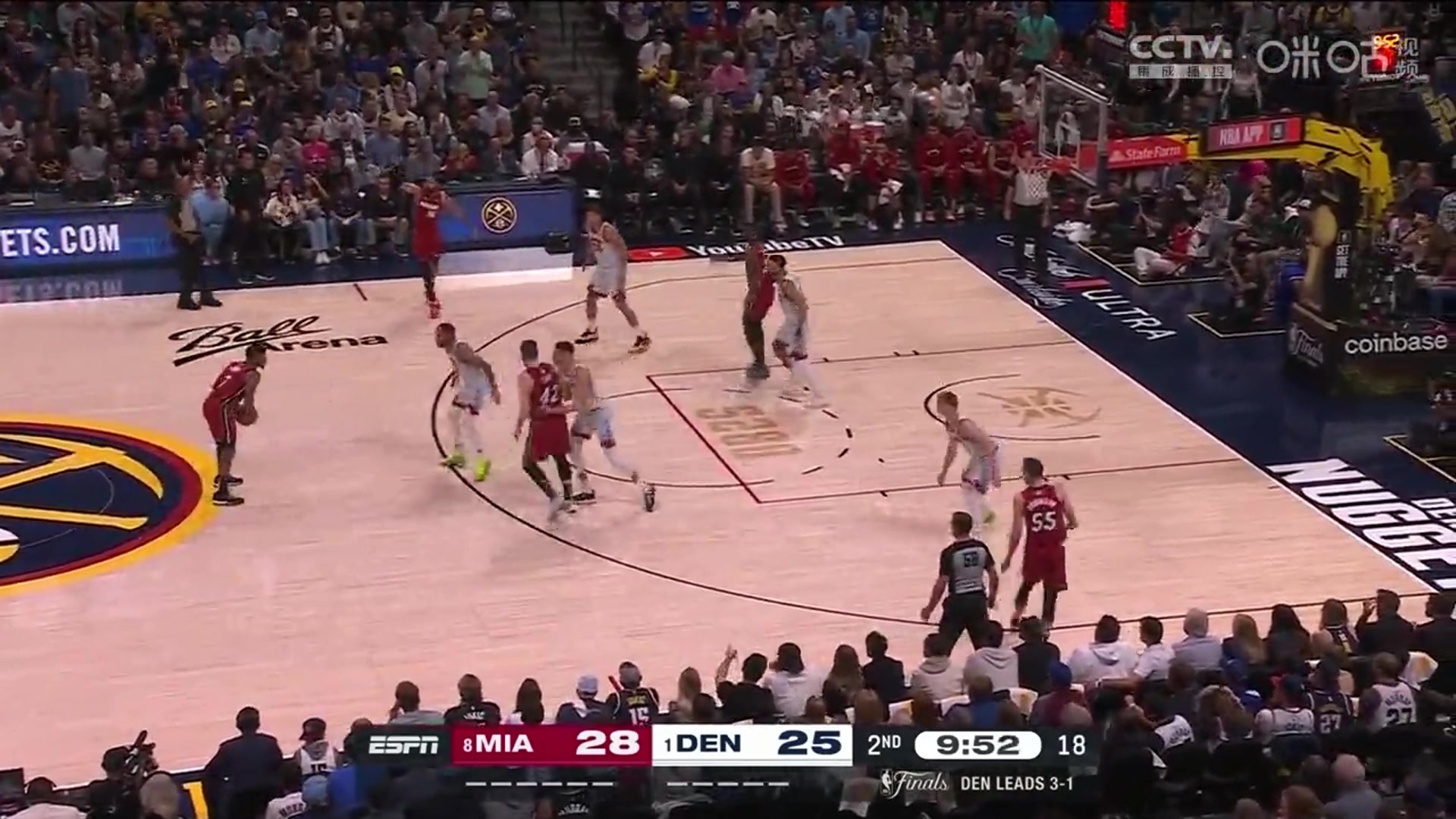 掘金主力全部两犯穆雷干净切球被吹主场球迷狂骂裁判