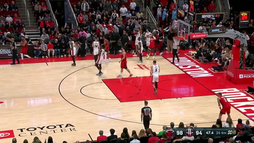 不惯着范弗里特被吹五秒发球违例不满判罚紧贴裁判抱怨遭驱逐