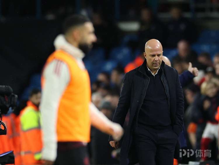 英媒:利物浦高层支持斯洛特,将讨论非洲杯前是否让萨拉赫出场