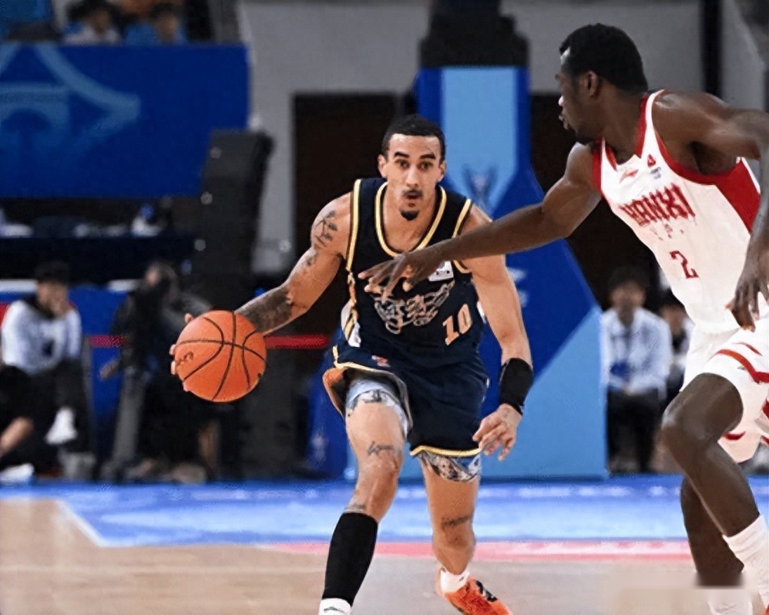 广东首战收获颇丰!奎因无球+防守效果赞,王洪泽萨林杰力保内线