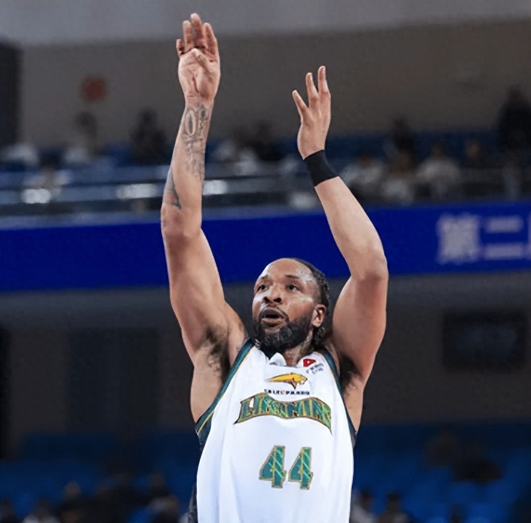 辽宁胜合肥!威尔斯布朗轰42分回暖,奥利弗无防守,赵森成惊喜!