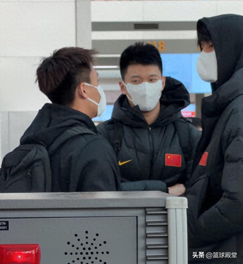 男篮启程回国!球员情绪低沉,北京3将洽谈,明日开启俱乐部杯!