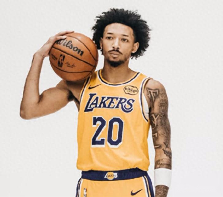 湖人挖两奇兵球员!史密斯攻守兼备,蒂耶罗出色防守,该进轮换了