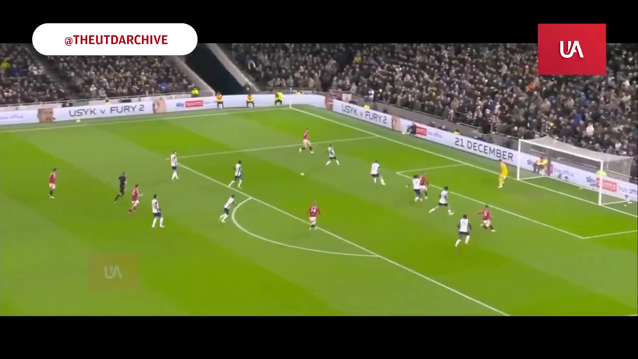 下盘不稳还是腿软国外球迷提问为什么霍伊轮触球时很容易摔倒