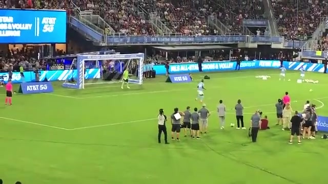 诙谐当你对生活失去希望就看看本特克此前技巧赛的凌空射门