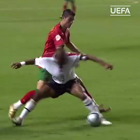 传奇后卫科尔当年是怎么在英葡大战锁住年轻的C罗的