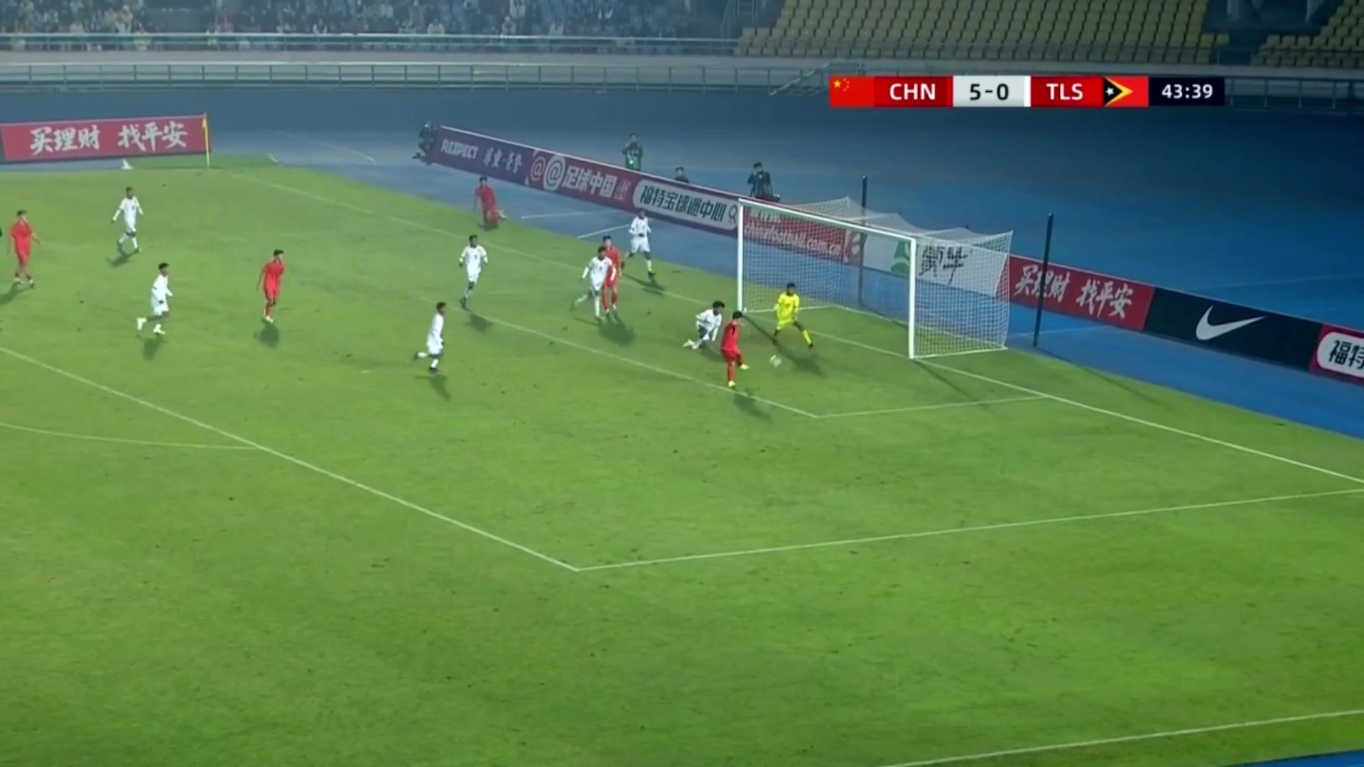 半场6-0中路万项打门被扑谢晋补射破门