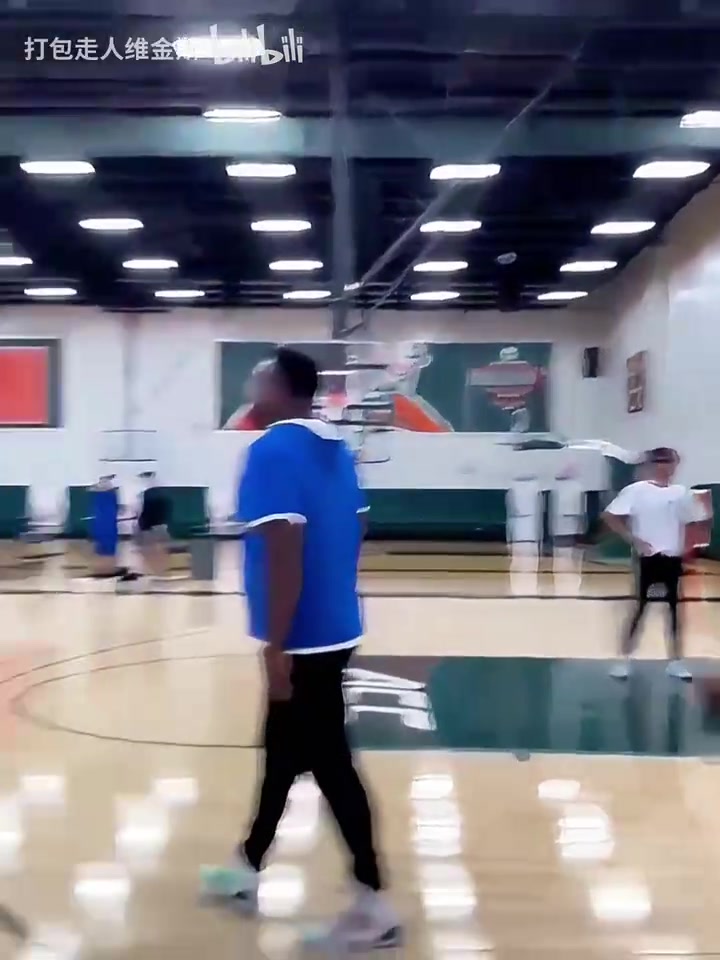 寸头汤真是回忆满满啊克莱和拉塞尔最近的合练视频