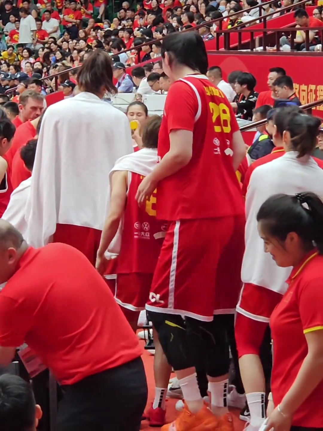 张子宇一不小心就是一个肘击是谁中奖了