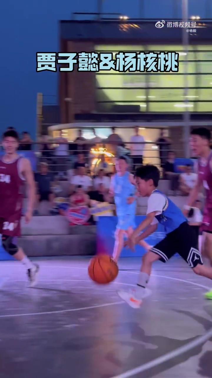 周琦to杨毅儿子和贾磊女儿北京明年夺冠就指着你们俩了