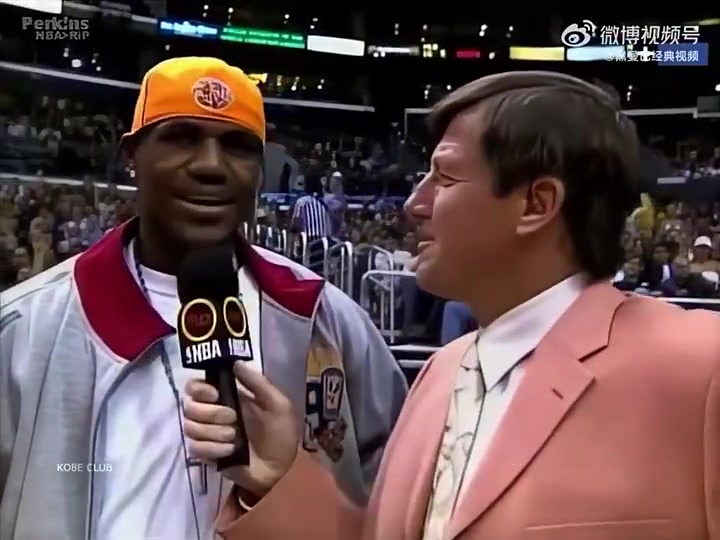 原来詹姆斯自己才是最大的科密青涩幼詹场边观战OK组合