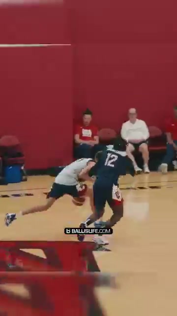 运球晃退霍勒迪紧逼迎着浓眉进三分弗拉格怎么也水不了吧