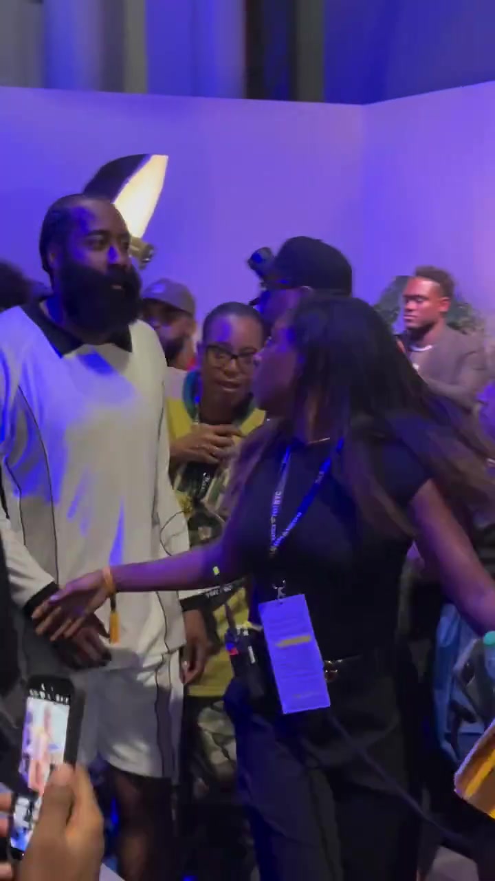 哈登参加Fanastics Fest活动