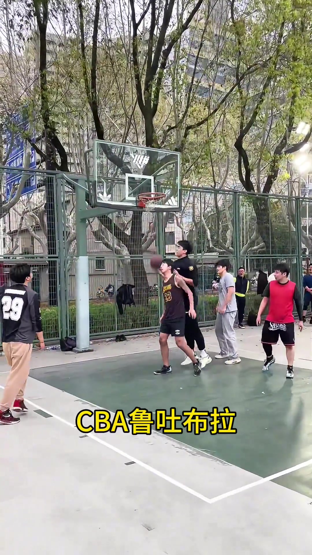 国产浓眉CBA替补中锋鲁吐布拉野球局随便隔扣