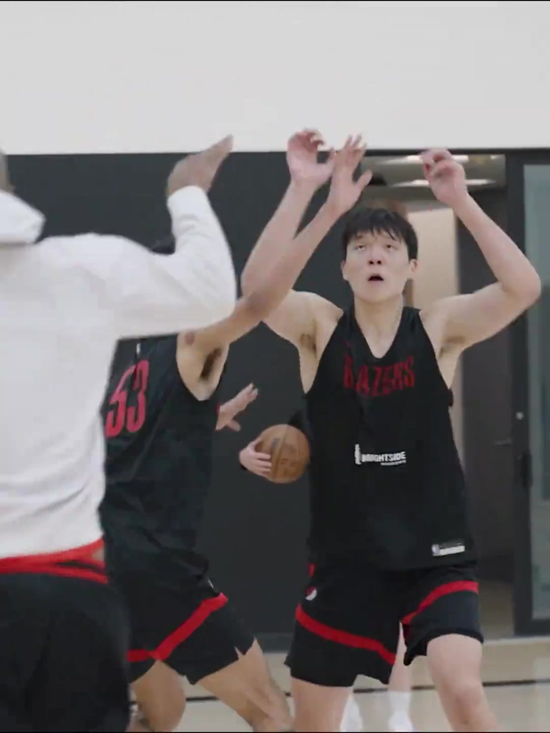 16顺位实至名归开拓者晒试训杨瀚森内线强攻高位策应啥都有