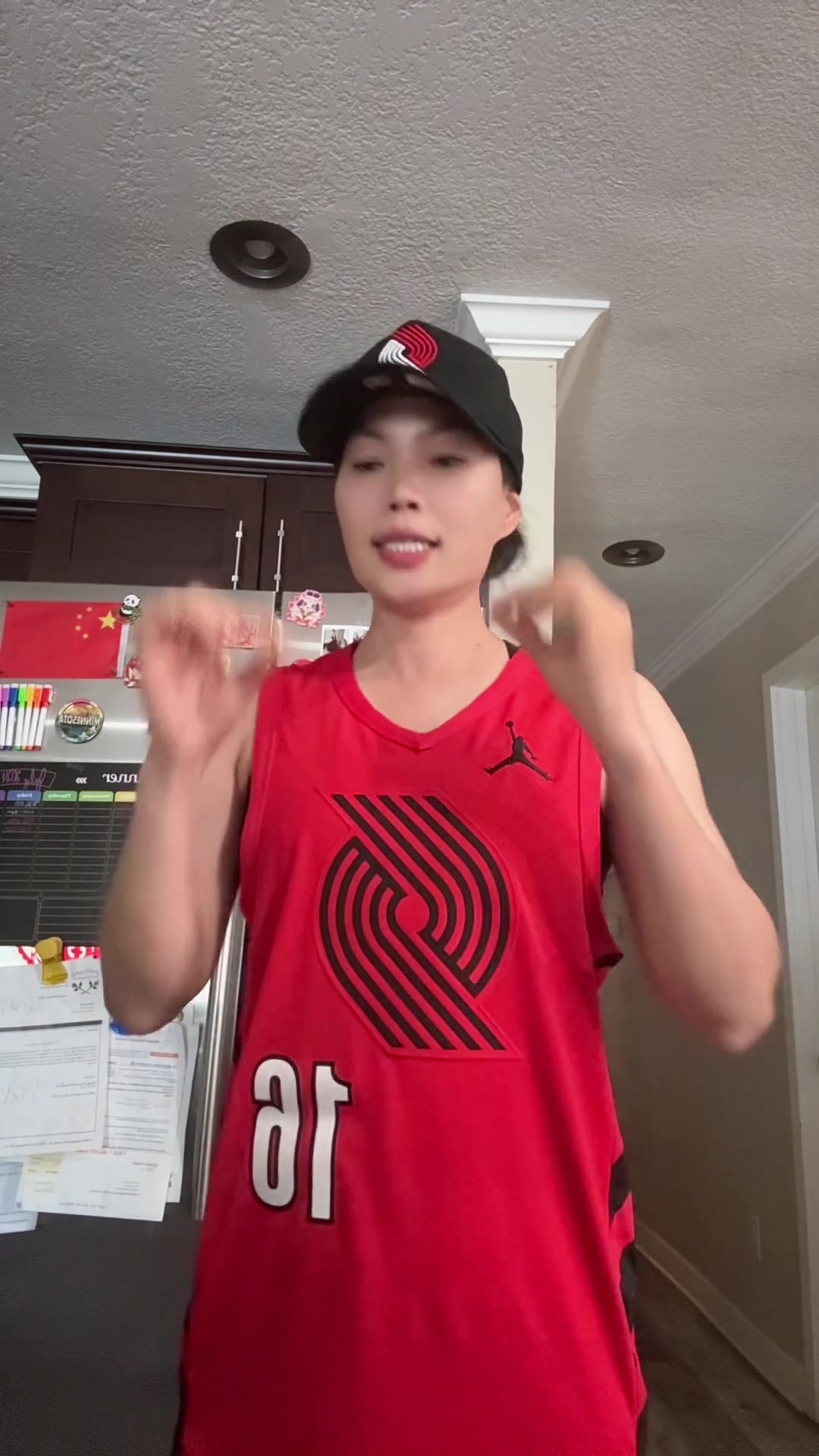 嘚瑟女网友我把杨瀚森球员版250美元价格打成238美元了