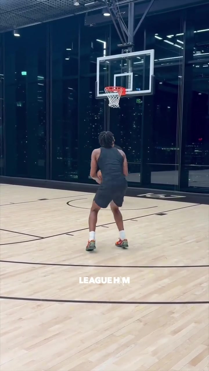 湖人新秀阿杜-蒂耶罗这投篮手型总觉得看着像谁