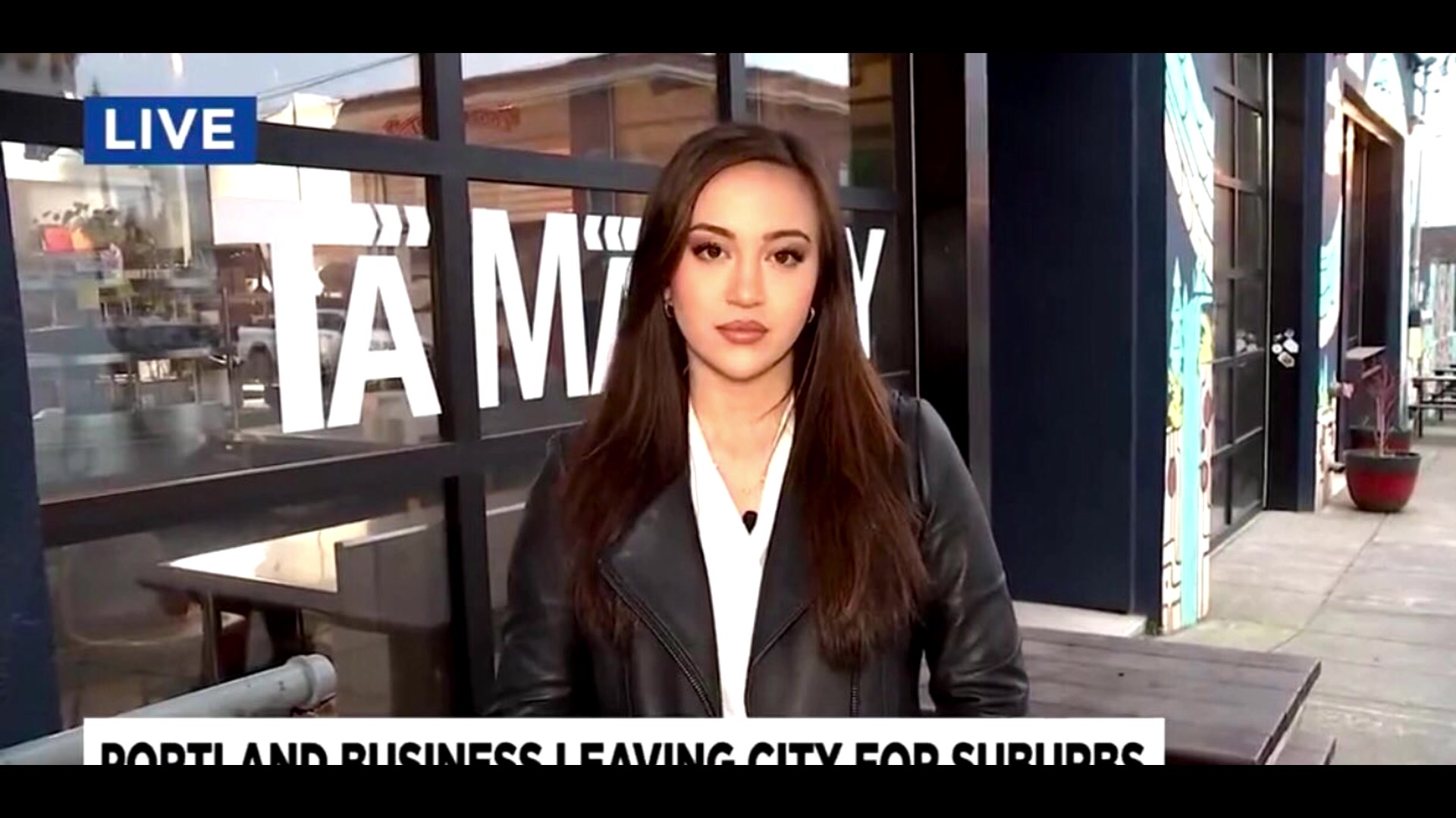 宿命必达报道杨瀚森的当地美女主持人米娅-维利亚努埃瓦