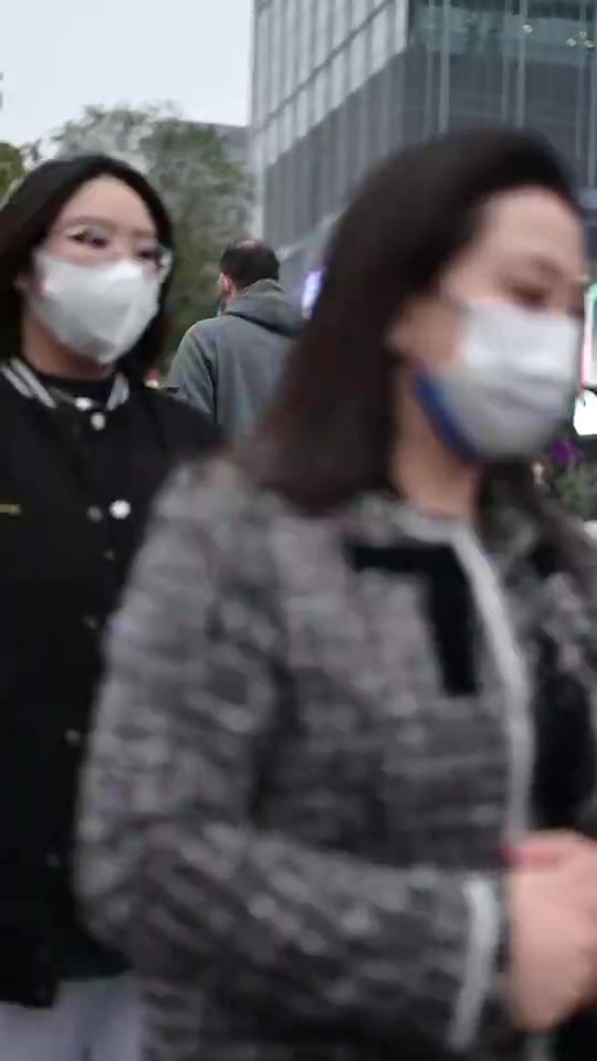 最萌身高差哈达迪的老婆感觉只有他一半高