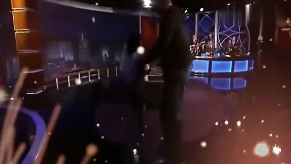 人不可貌相妹子穿着高跟鞋背起了2米16的奥尼尔