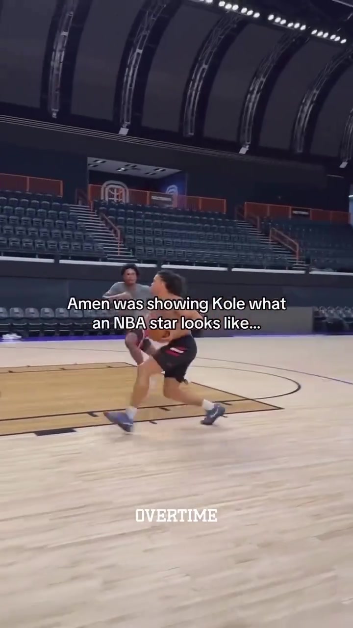 阿门在训练中各种大帽对手这身体天赋太顶级了