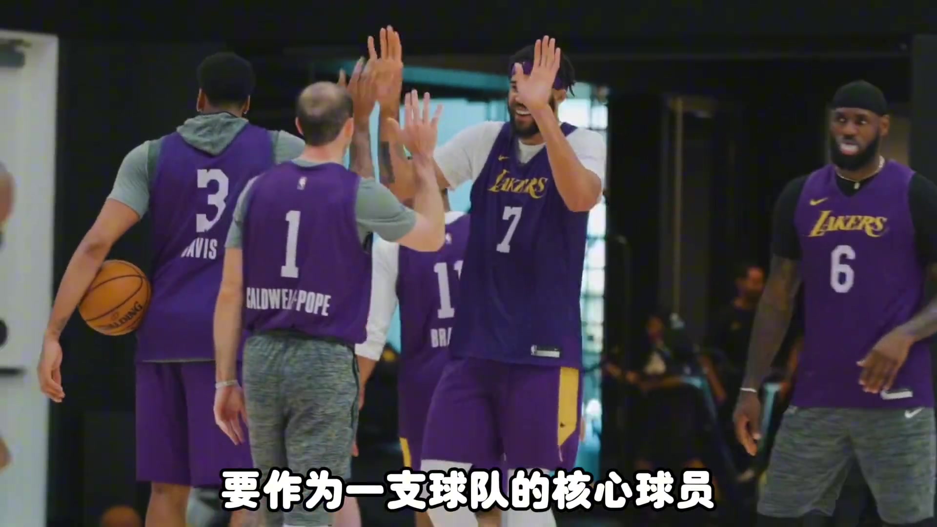 杨毅可观的讲 现在的詹姆斯很难再作为球队核心去竞争冠军了