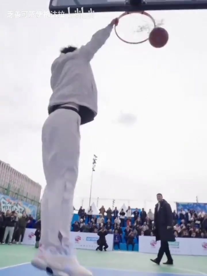 姚明把球传给杨瀚森多年后这一定会成为名场面