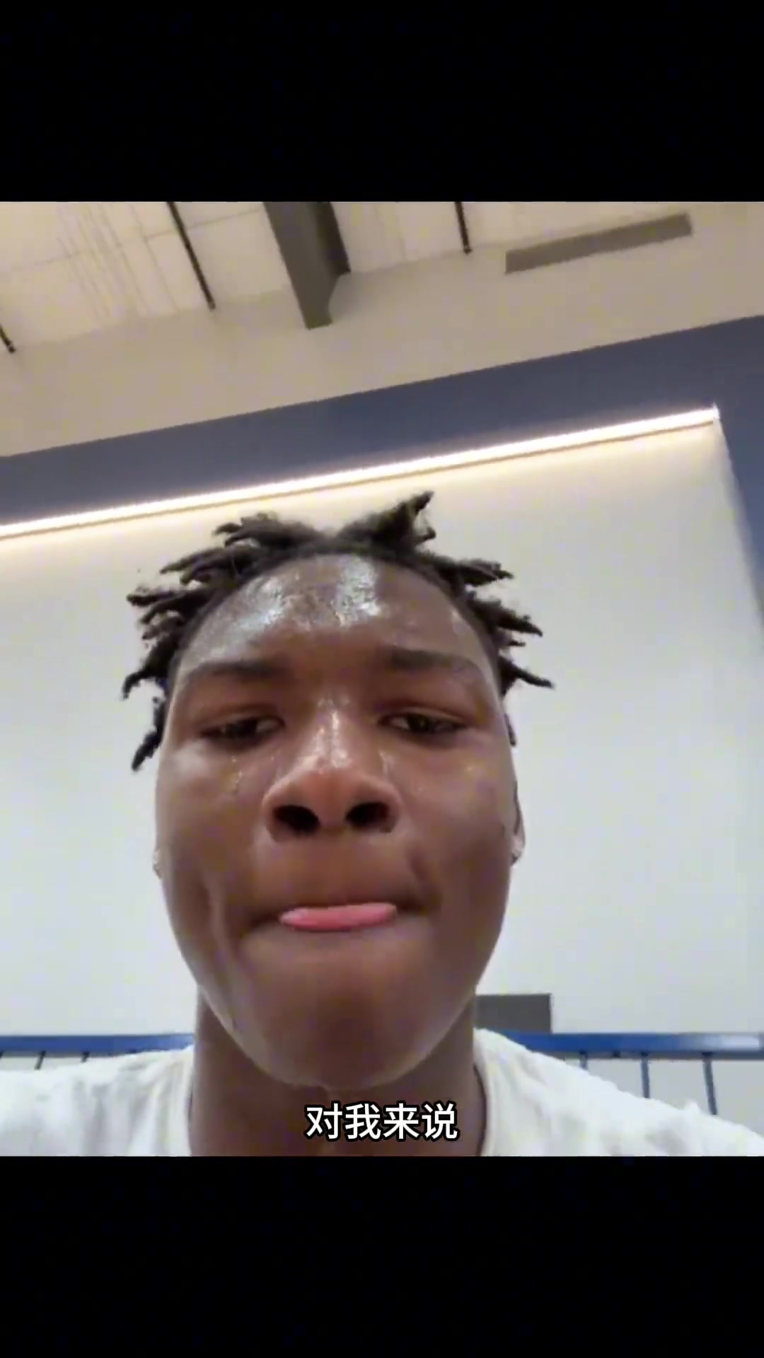 湖人新秀阿杜蒂耶罗亲吻篮筐这弹跳牛