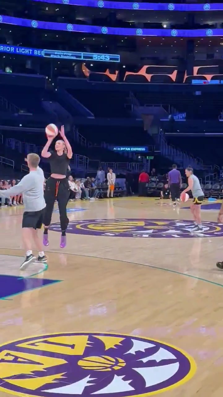 因ACL伤停13个月的库里教妹布林克复出这热身状态不错啊