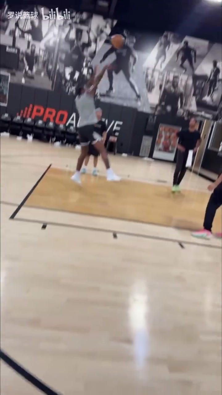 一直在训练杰伦格林最新中投训练新赛季能否爆发