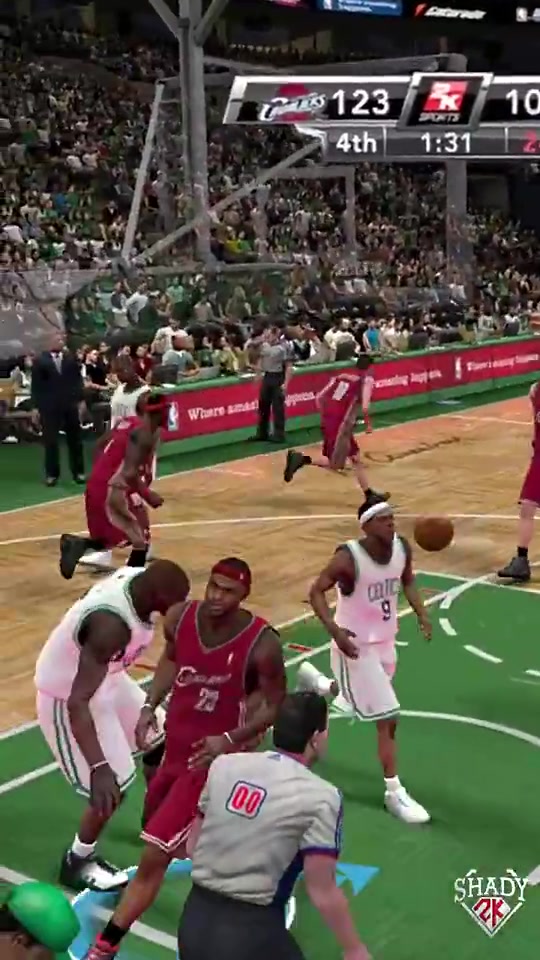 那年第一次拿MVP2K9里的詹姆斯操作起来太丝滑了