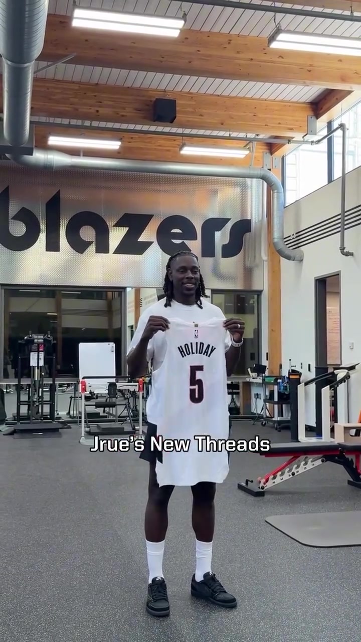 不是4号了杨瀚森队友霍勒迪在健身房晒出自己的5号球衣