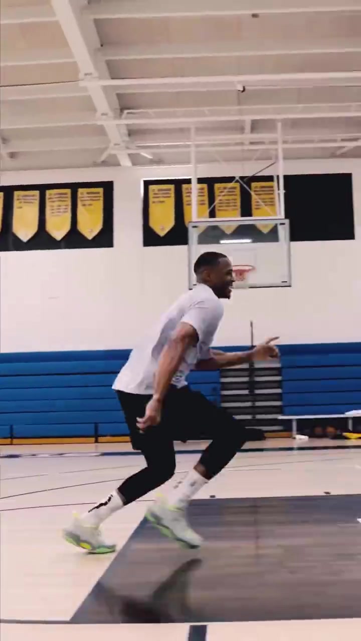 威少晒出休赛期训练短片少爷尚未正式签约