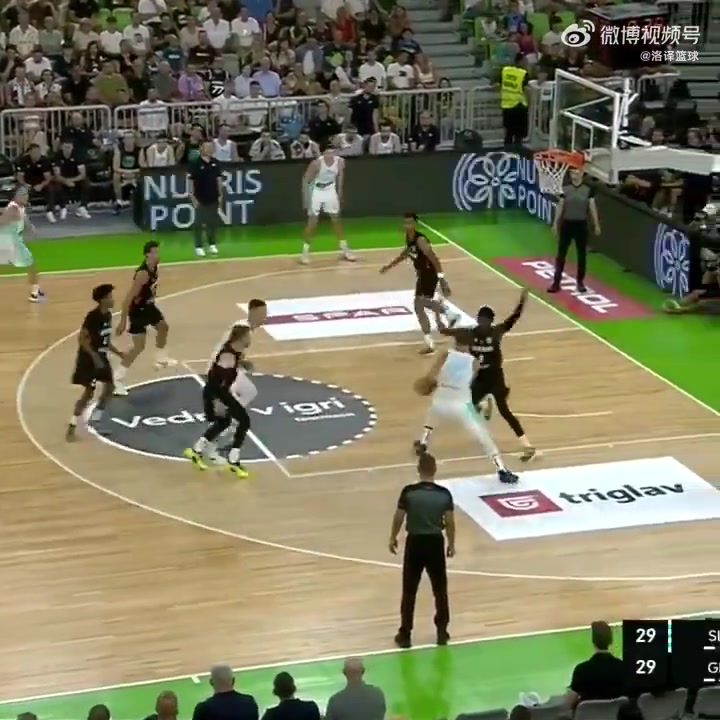 减重之后似乎灵动了很多东契奇施展出这么丝滑的欧洲步抛投