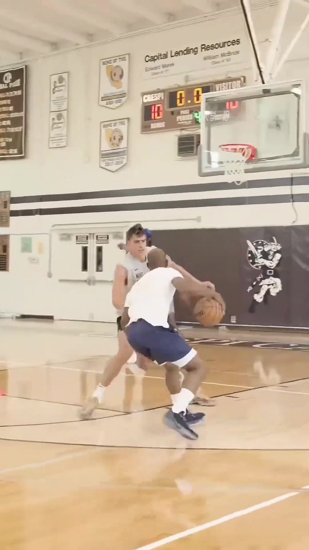 就喜欢看保罗单打大个的样子下赛季的快船很有希望啊...