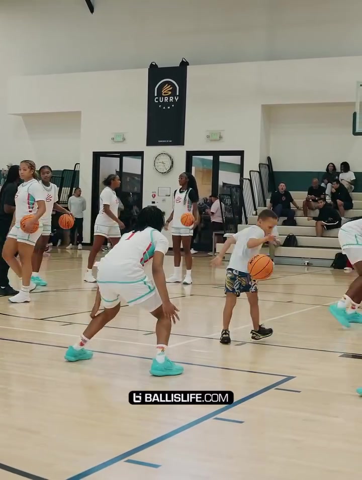 库里举办训练营 儿子卡农展现假动作直接晃趴学员