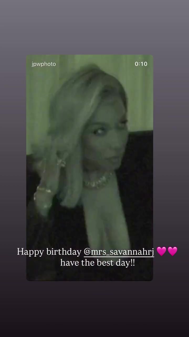 老詹妻子萨瓦娜也是很敢穿啊穿得这么性感