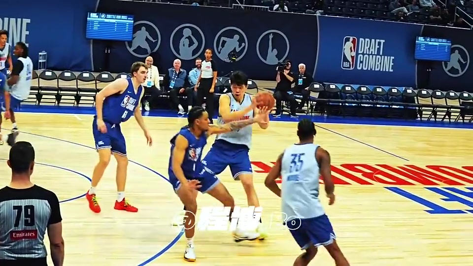 杨瀚森试训引得全场球探惊呼的一次大胆妙传看慢放全是细节啊