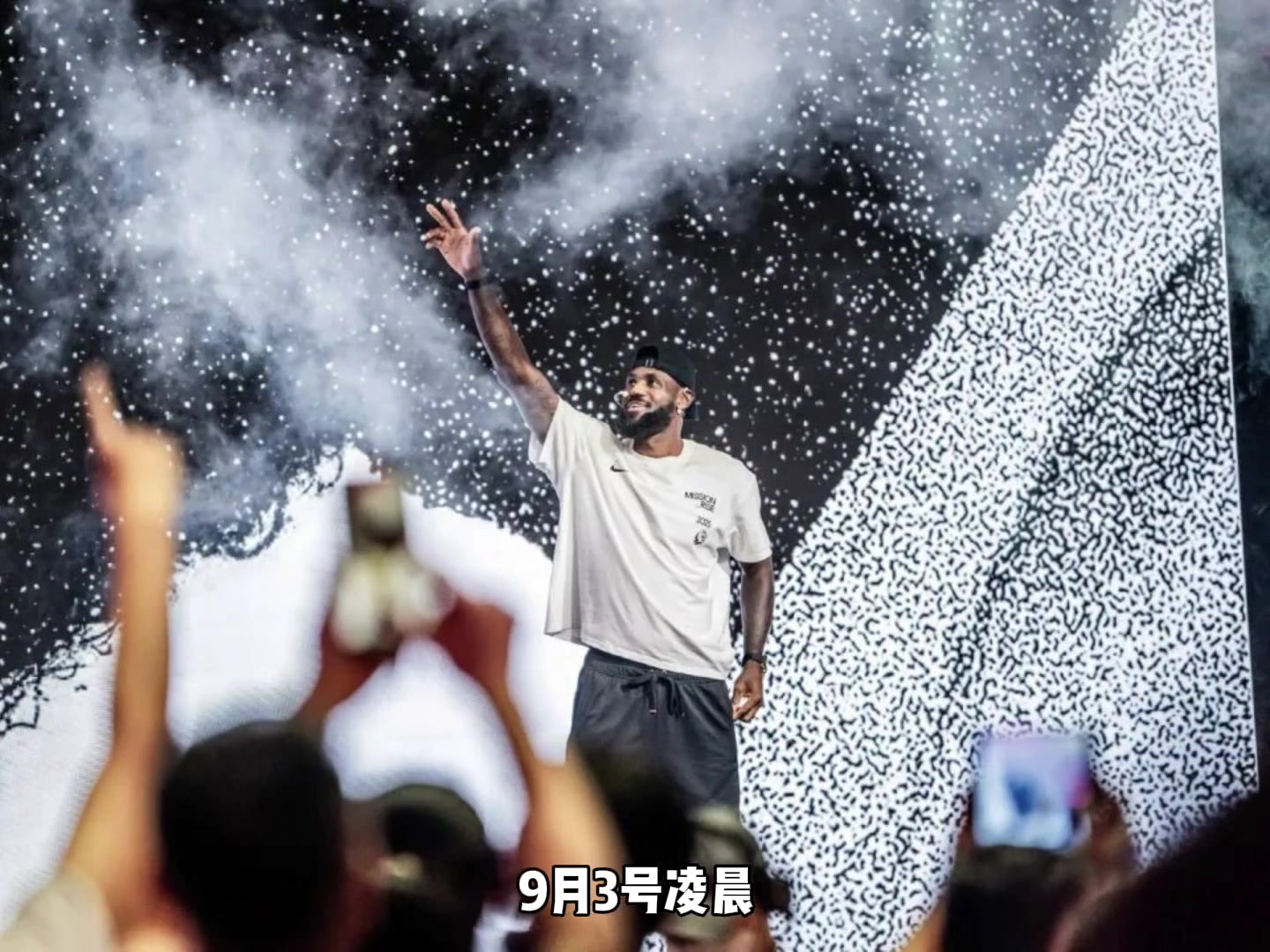 老詹20年生涯今年才打高尔夫杨毅儿子打他打他爱儿子啊