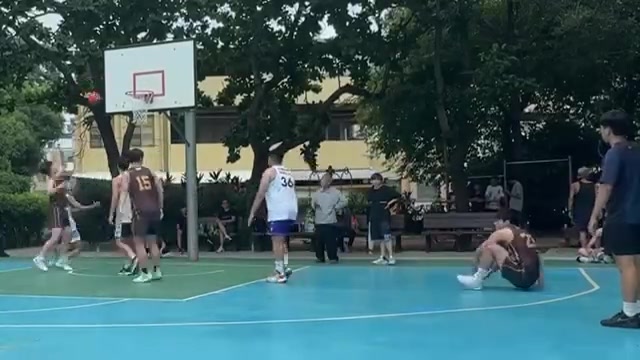 有一说一在野球场垫脚是不是可以报警了