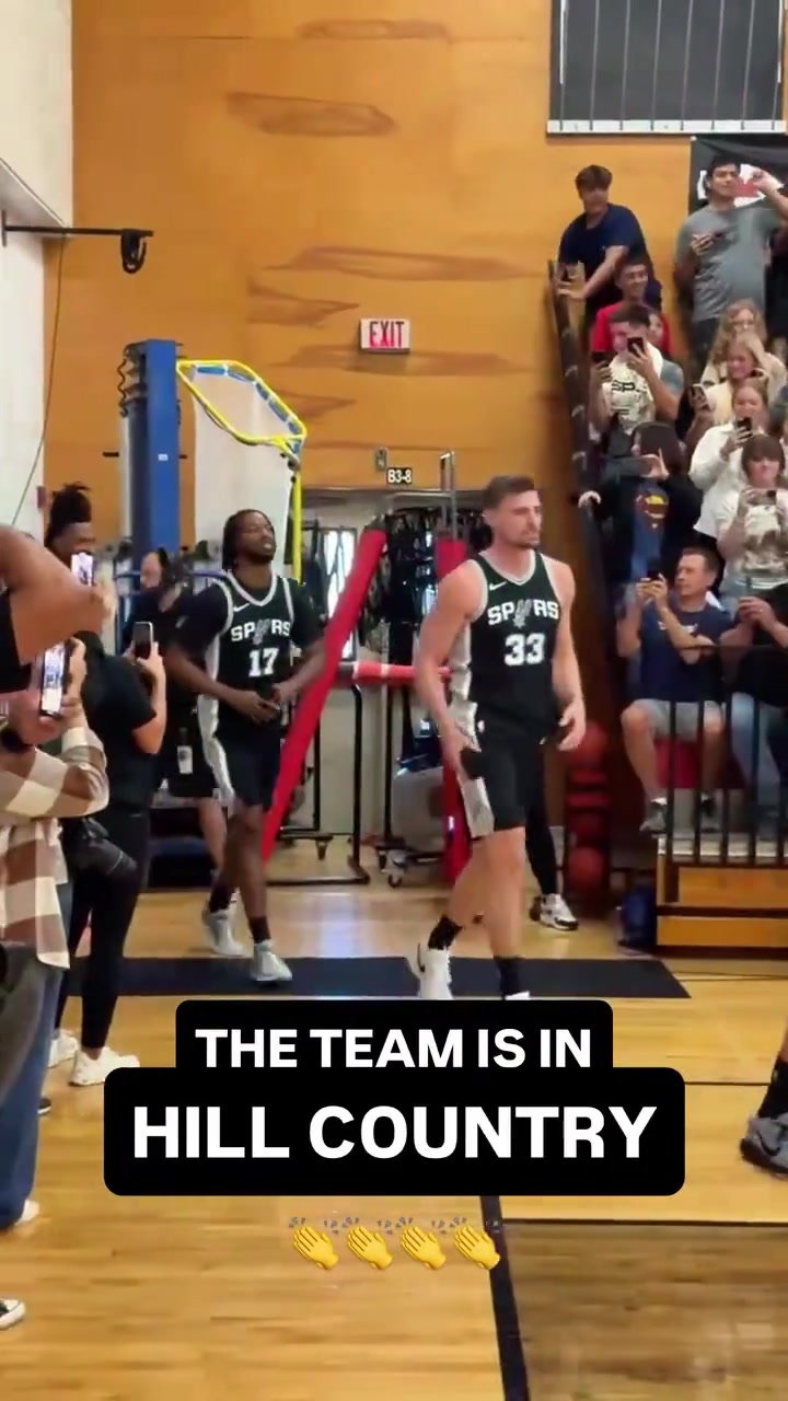 新赛季真的快来了马刺全队参加训练赛一个个都秀起了扣篮