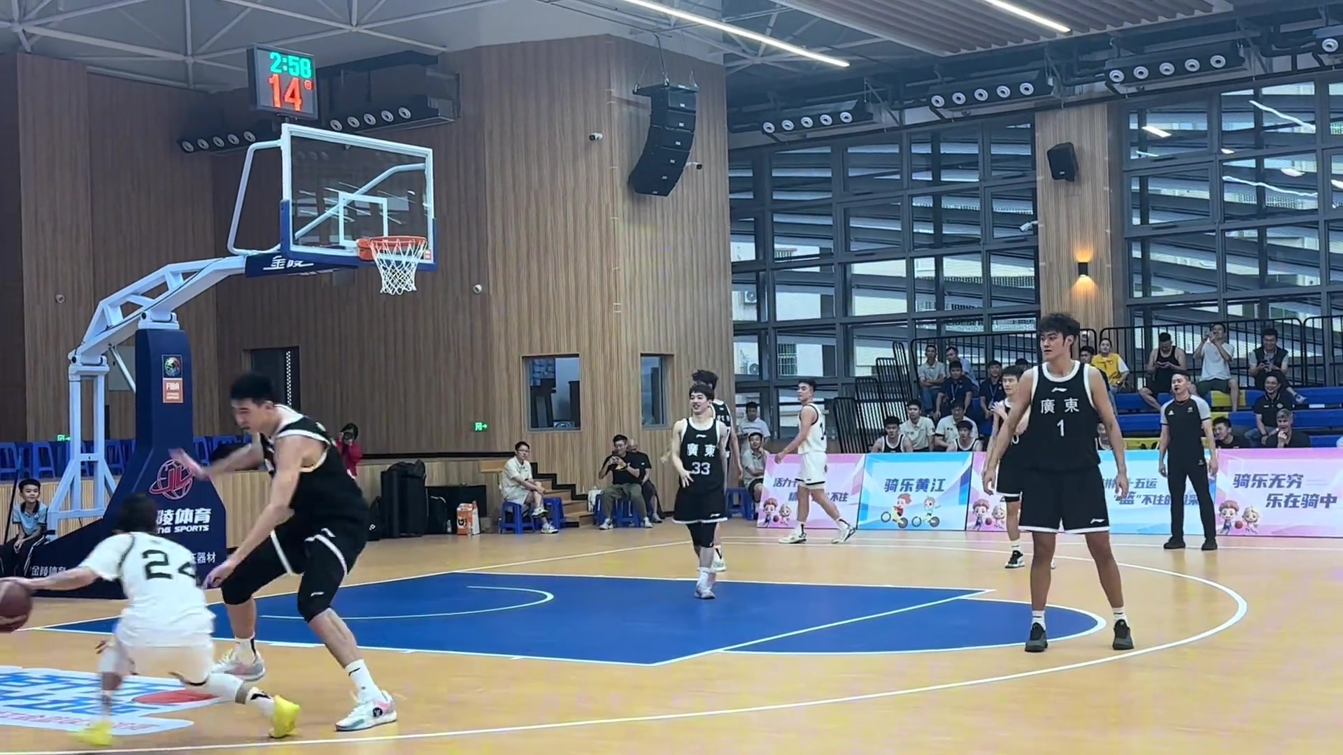 顶级中锋对决徐杰单挑徐昕 骑马射箭打板得分