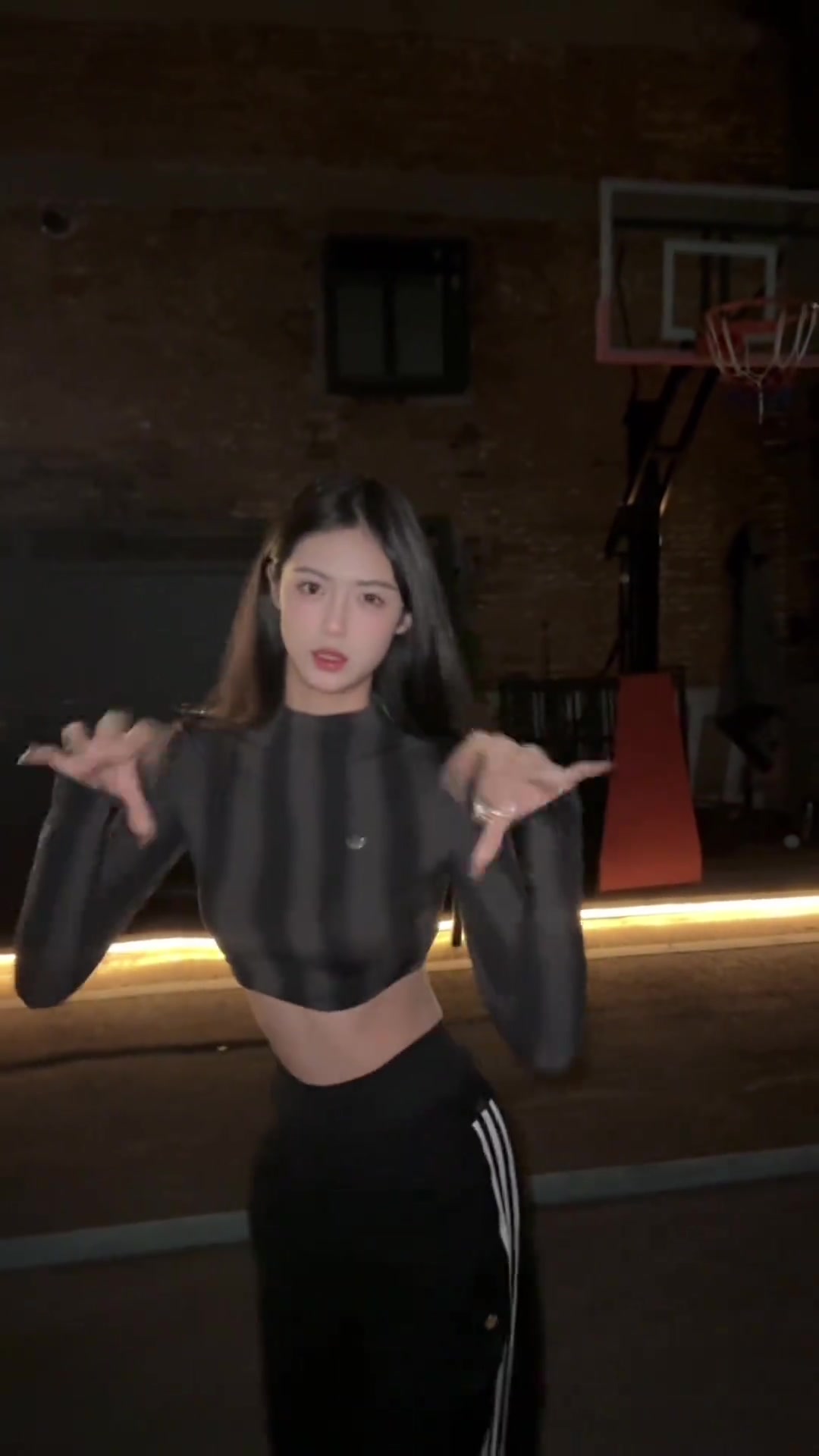 卓识秀小蛮腰热舞谁说直女不穿阿迪