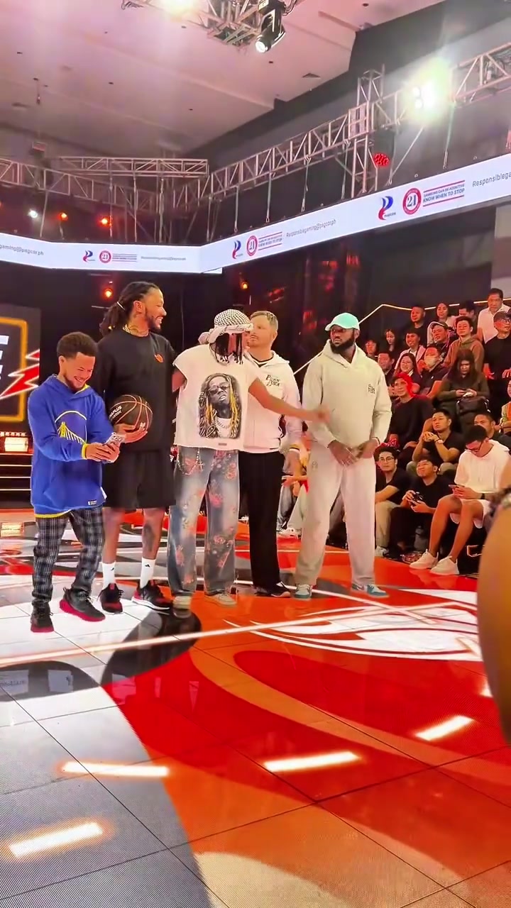 罗斯菲律宾行与山寨詹姆斯库里东契奇克拉克森一起合影