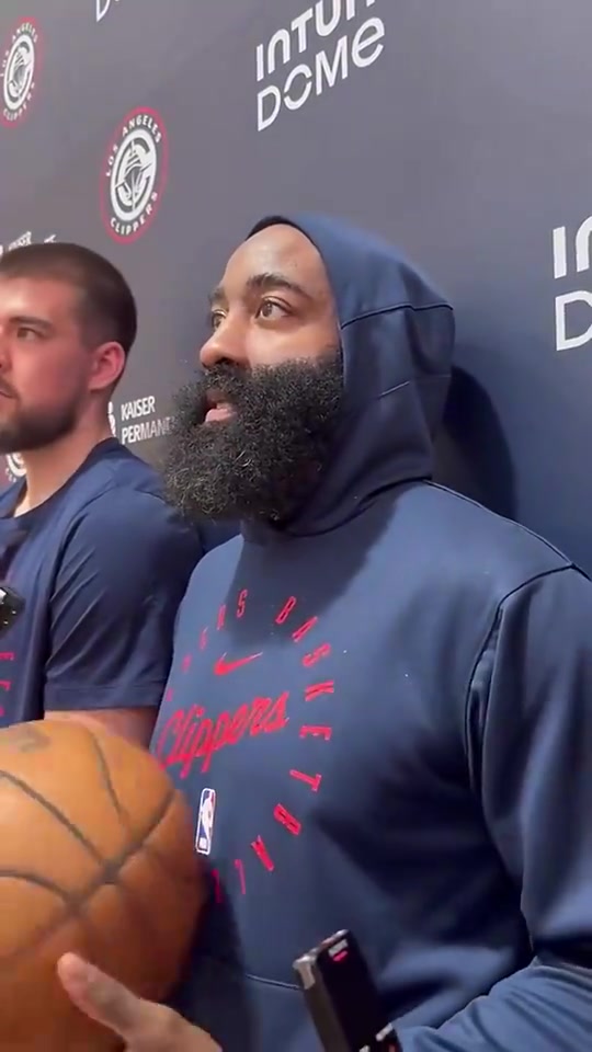 哈登曾谈库里我们见证了真正的伟大勇士可能就是我无冠原因