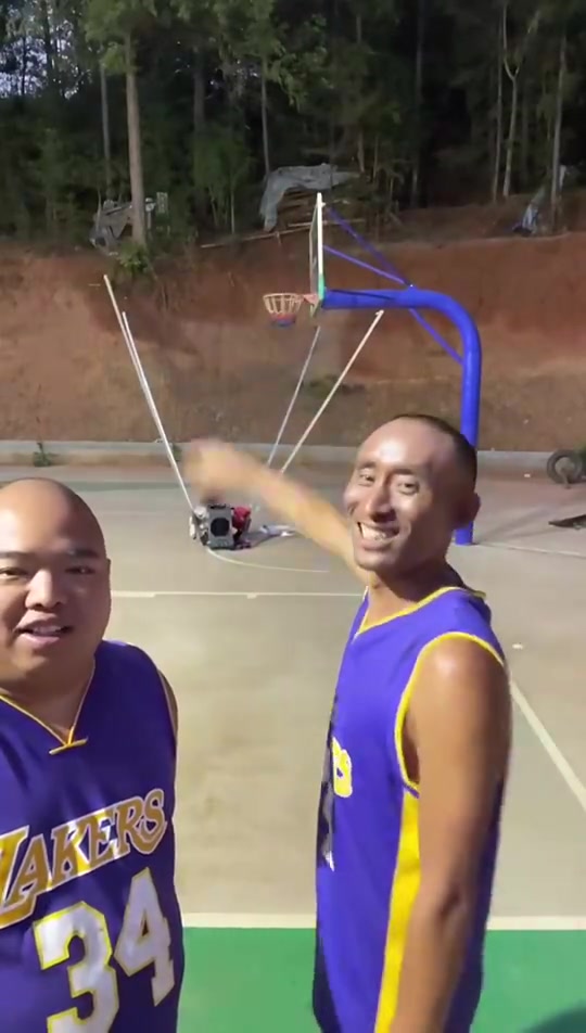 投篮真得可以练出来贵州科比这底角三分投的真准啊