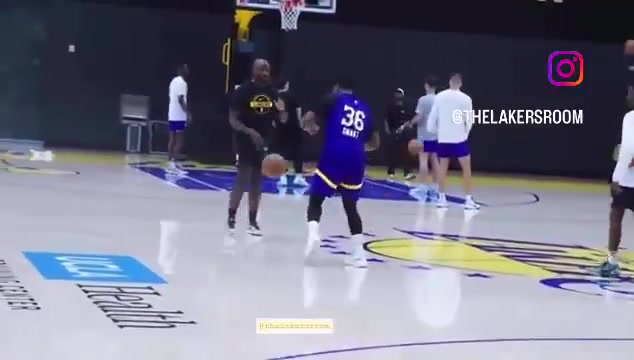 真的令人期待啊斯玛特在今日球队训练结束后还单独进行加练