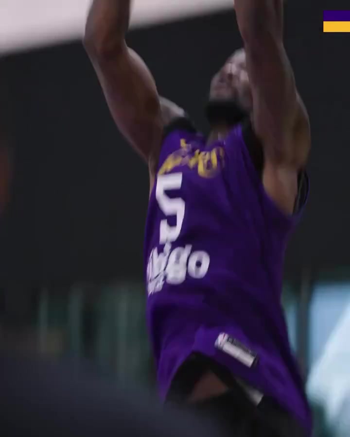 艾顿新赛季在77老詹小里身边打球真的会有吃不完的饼