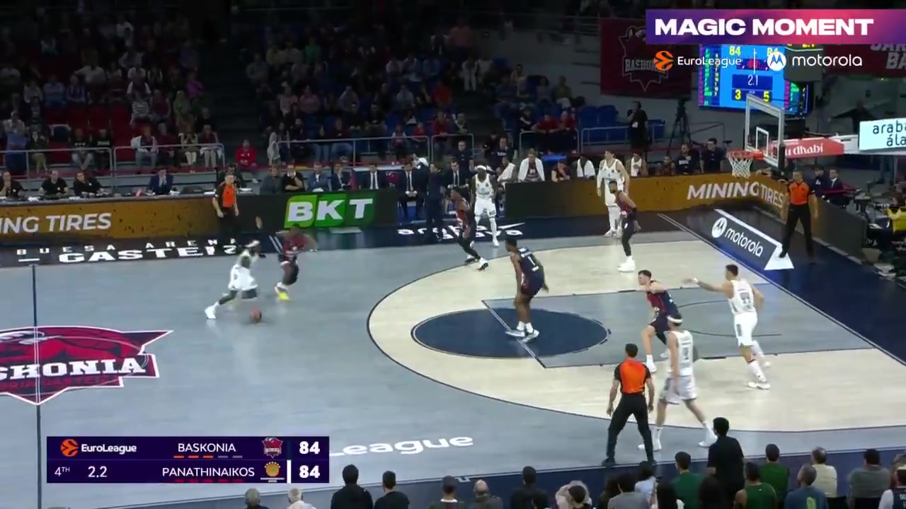 湖人弃将去了欧洲成MVP了纳恩迎着两人高难度压哨绝杀