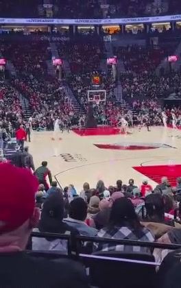 直接竞争对手杨瀚森梦幻脚步打进克林根在场边单手指天庆祝